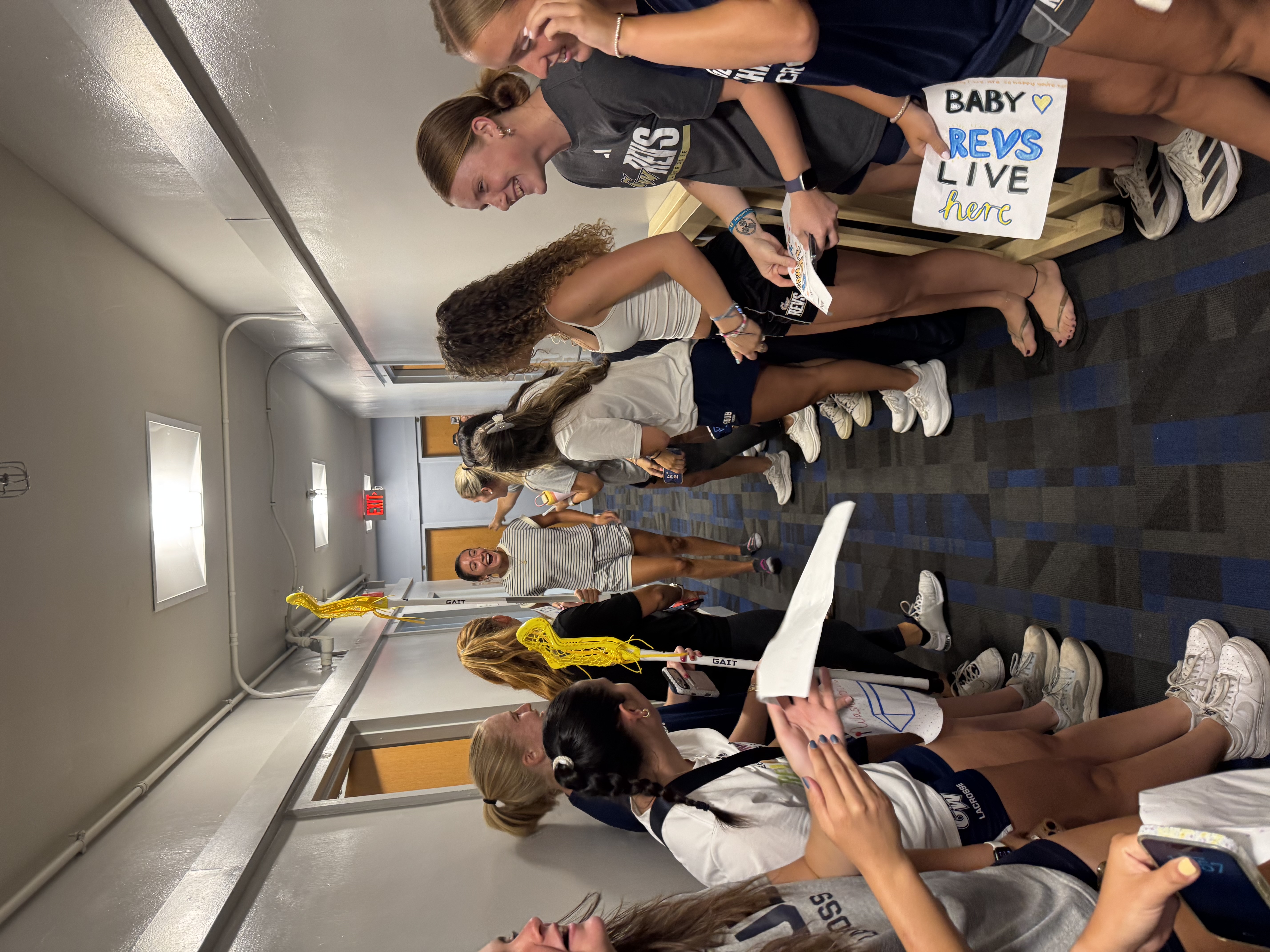 Move-in day tunnel greeting